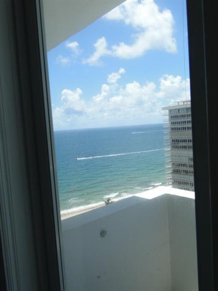 Building Photo - 4250 Galt Ocean Dr