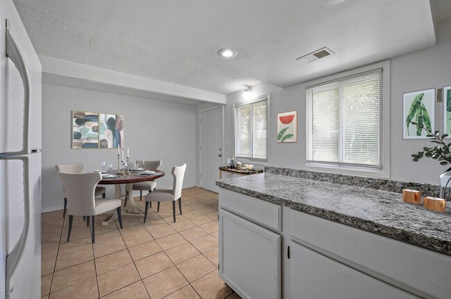 Building Photo - Single Family Home