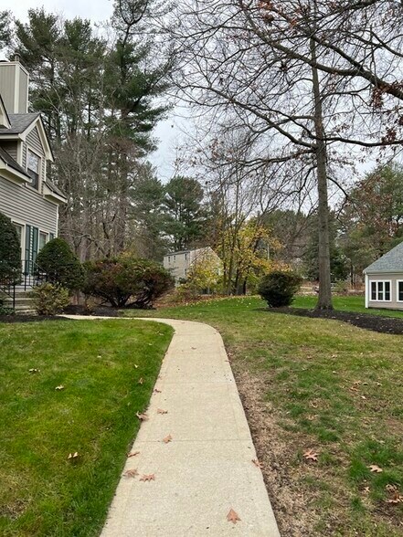 Building Photo - 16 Montvale Ave