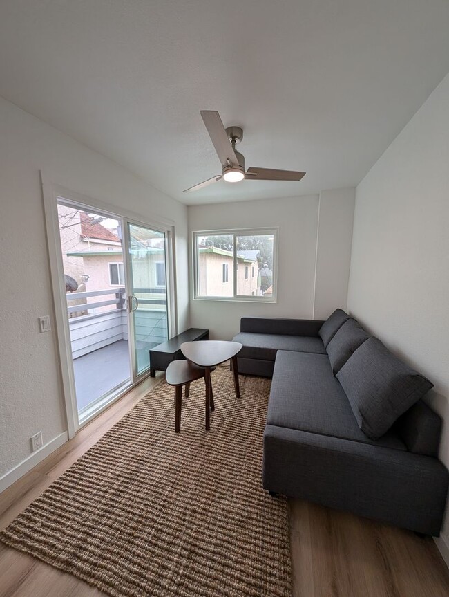 Building Photo - NEW Remodeled and furnished, 6 bed 3 bath ...