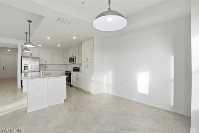 Building Photo - 15375 Grn Acrs Ave