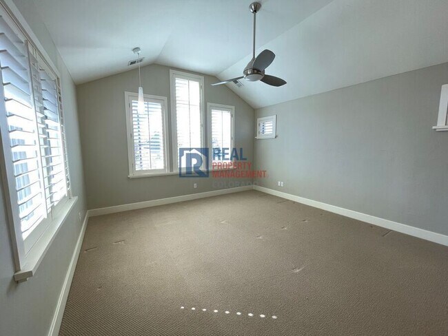 Building Photo - 233 S Pearl St