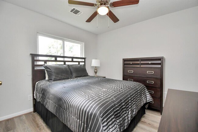 Building Photo - 8106 Rhobell St