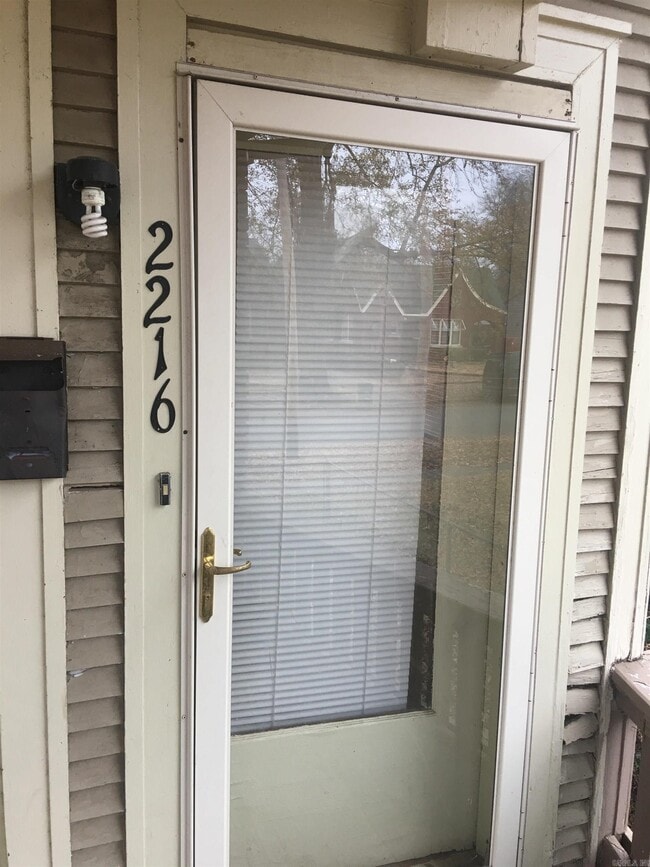 Primary Photo - 2216 S Izard St