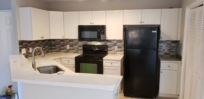 Building Photo - Convenient to Hilton Head, Two Bedroom Tow...