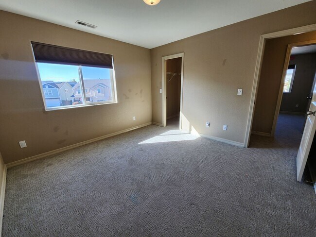 Building Photo - Stunning 4 Bed 3 Bath Home Near Peterson A...