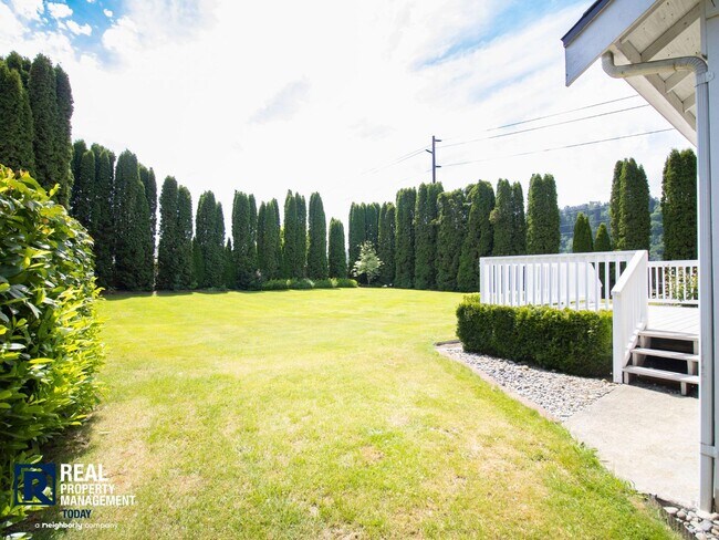 Building Photo - Beautiful 4BR Home Near Orting with Large Yard, Oversized Garage & A/C