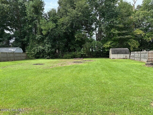 Building Photo - 237 Baytree Dr