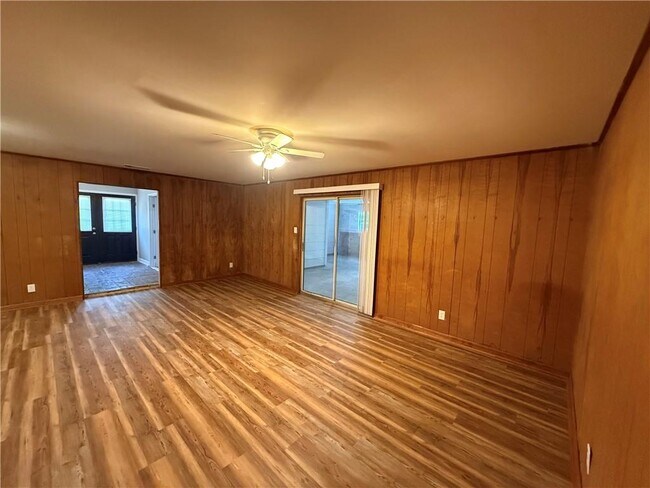 Building Photo - 505 Newport Dr W