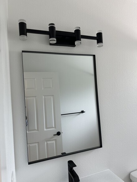 Building Photo - 14601 Lofty St