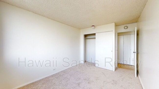 Building Photo - 2637 Kuilei St