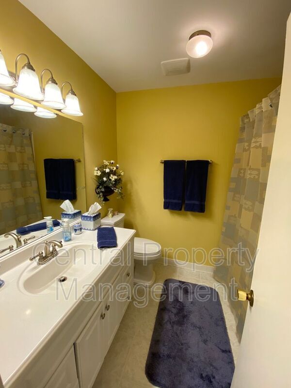 Building Photo - 4724 Coach Hill Dr