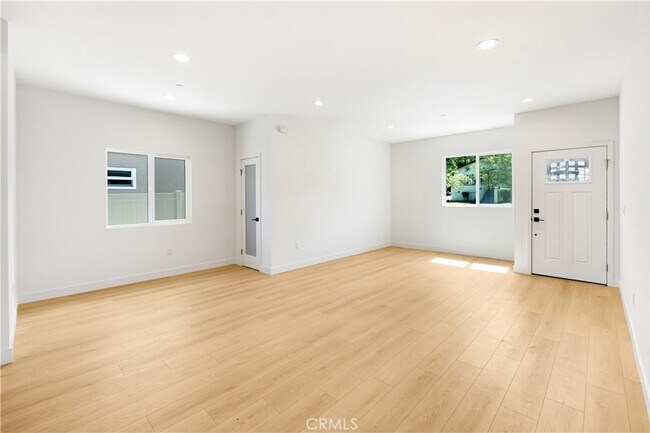 Building Photo - 4038 Somers Ave