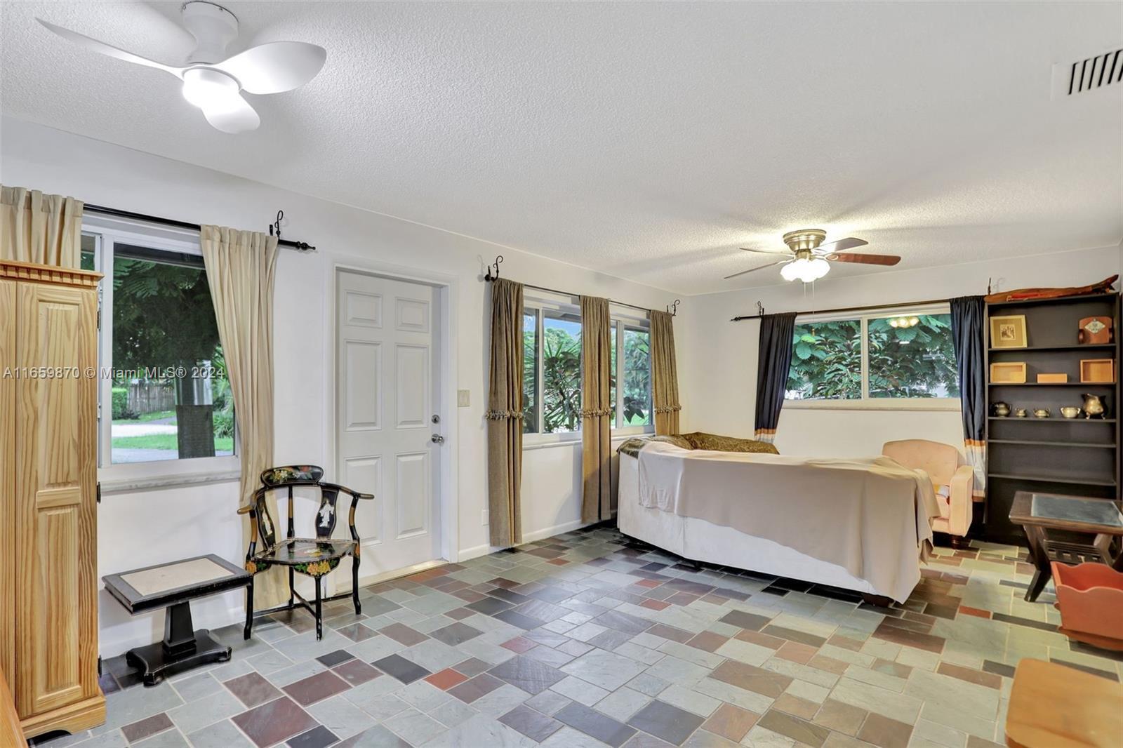 Building Photo - 1690 NE 34th Ln