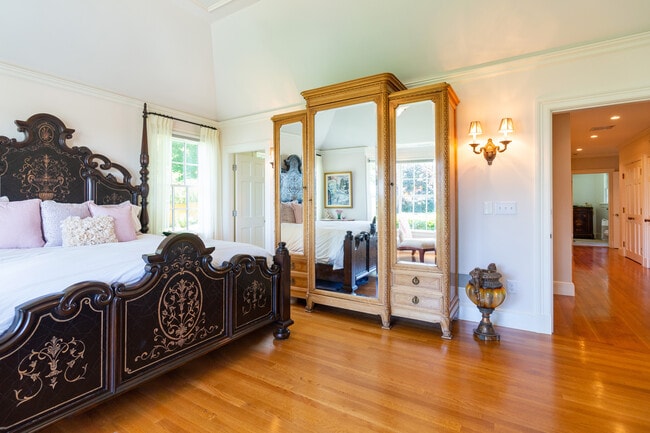 Building Photo - 3 Barclay Sq