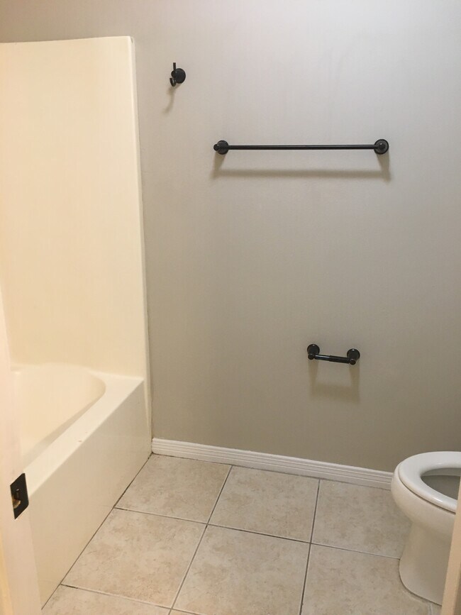 Building Photo - 5980 Savannah Dr
