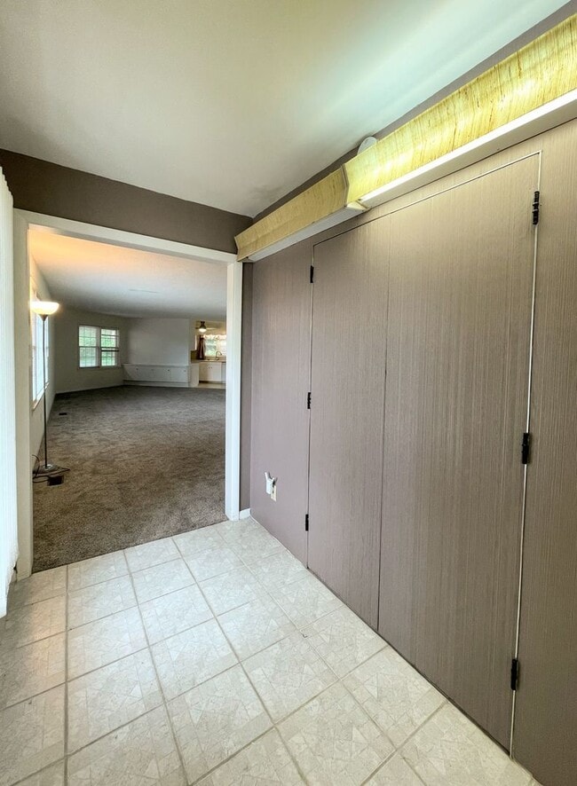 Building Photo - Spacious 2-Bed 1-Bath House