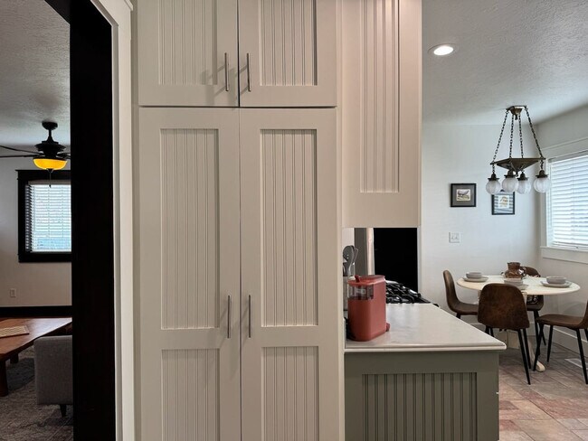 Building Photo - 3076 Melbourne St