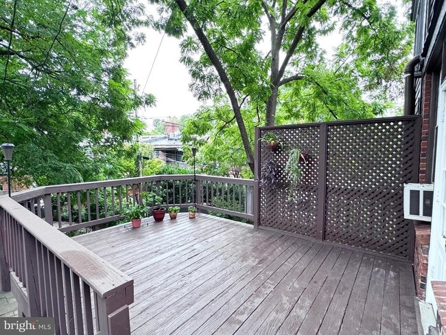 Building Photo - 4417 Volta Pl NW