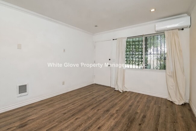 Building Photo - Updated 2 Bedroom Placentia Townhome