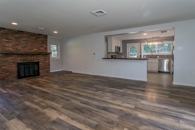 Building Photo - 549 NY-94