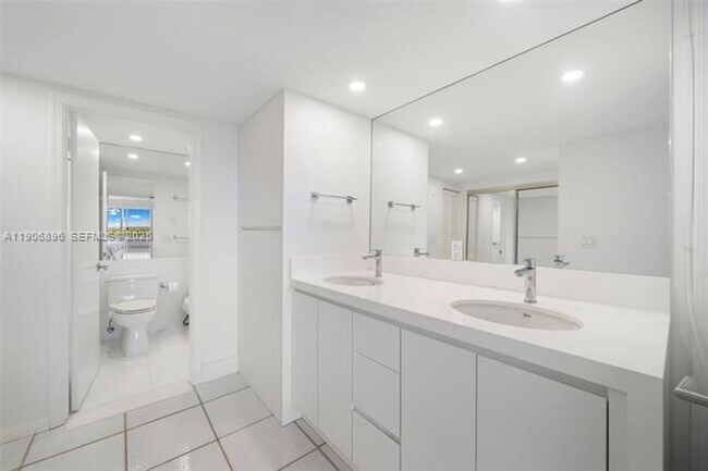 Building Photo - 155 Ocean Ln Dr