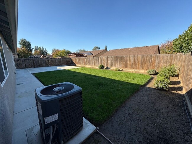Building Photo - Beautiful Visalia Home Available Now!