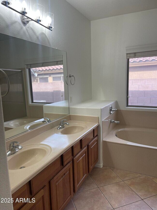 Building Photo - 18785 E Kingbird Dr