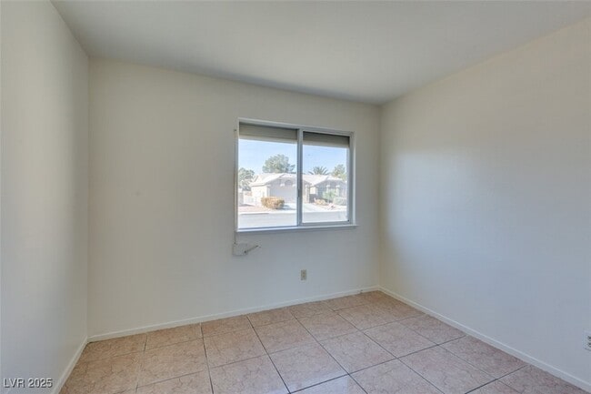 Building Photo - 5034 Lark Canyon Ct