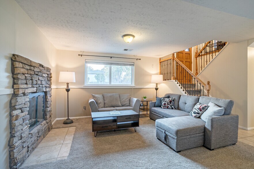 Building Photo - 7500 Teller St