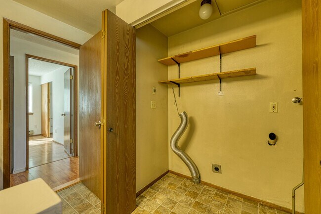 Building Photo - Cozy Lacey Rambler - Move-In Ready now! 3 bed 1 bath patio home - North Thurston S.D.