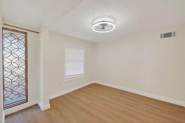 Building Photo - 2118 Webster St