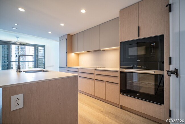 Building Photo - $4600 /1 Bed +DEN / 1 Bath Elevated Island Living at The Park at Ward Village