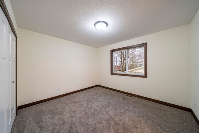 Building Photo - Brand New 5 Bedroom Duplex Unit!