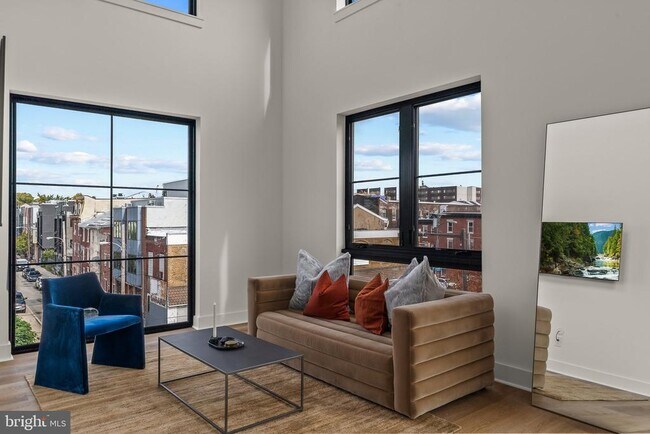 Building Photo - 416 W Girard Ave
