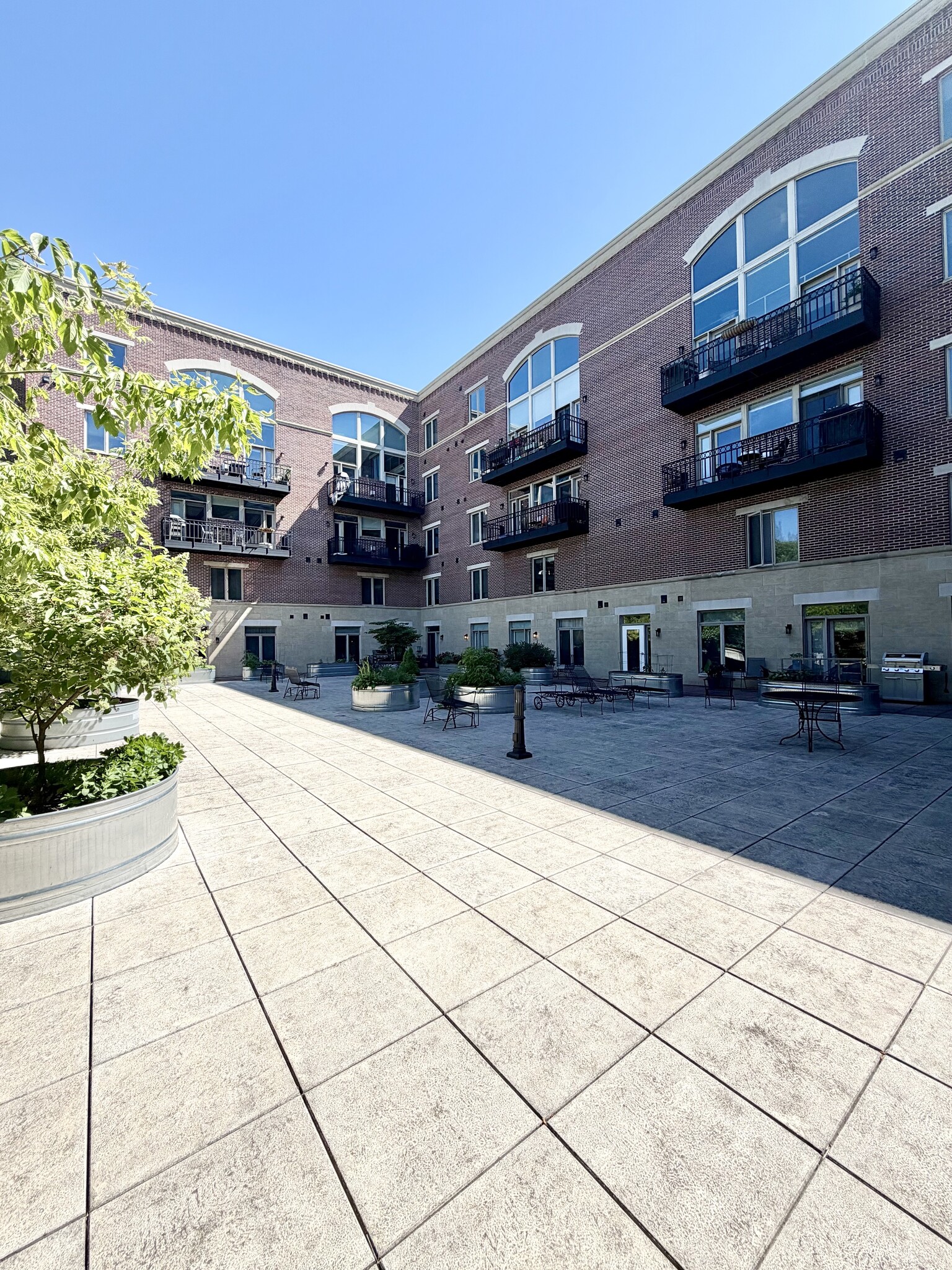 2nd Floor Courtyard - 1515 N Van Buren St