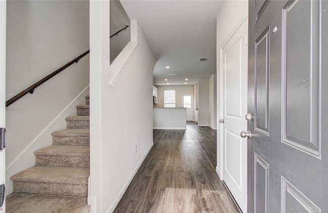 Building Photo - 6315 Lakeview Haven Dr