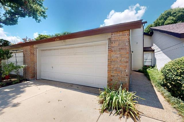 Building Photo - 2205 La Costa Dr