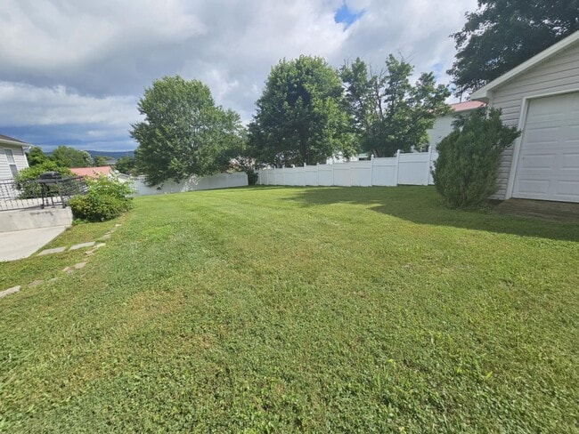 Building Photo - 108 Bertha Ln
