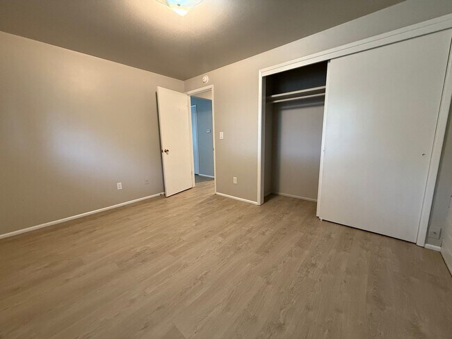 Building Photo - 4210 W Chestnut Ave