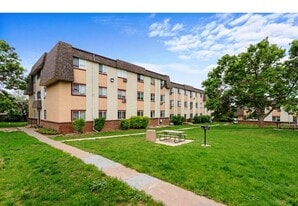 Building Photo - 707 W 96th Ave