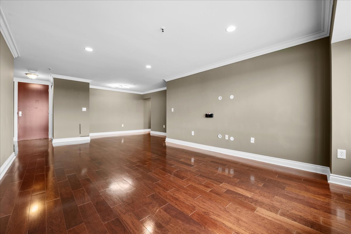 Building Photo - 300 Riverfront Dr