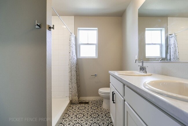 Building Photo - New Townhome in Downtown Johnstown