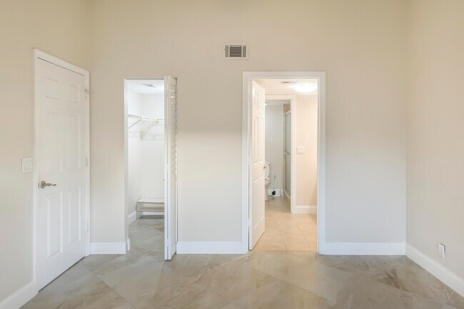 Building Photo - 21951 Soundview Terrace