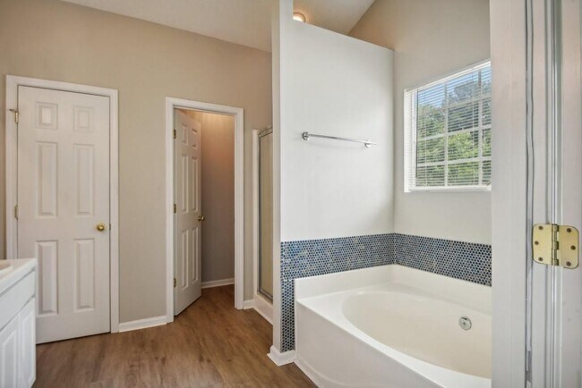 Building Photo - 2455 Beckenham Pl