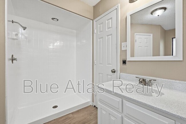 Building Photo - 6526 Aires Dr