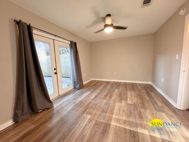 Building Photo - Gorgeous 3 Bedroom Home in Fort Walton Beach-near Hurlburt Field!