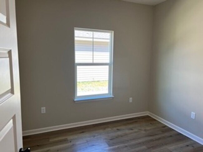 Building Photo - Single-Family House for Rent
