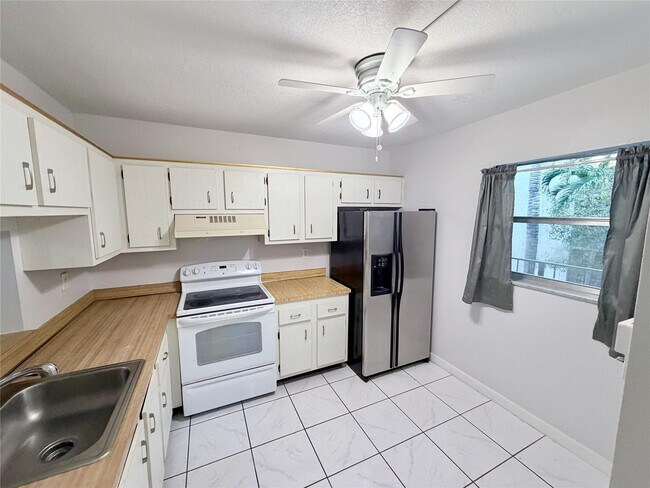 Building Photo - 1810 N Lauderdale Ave