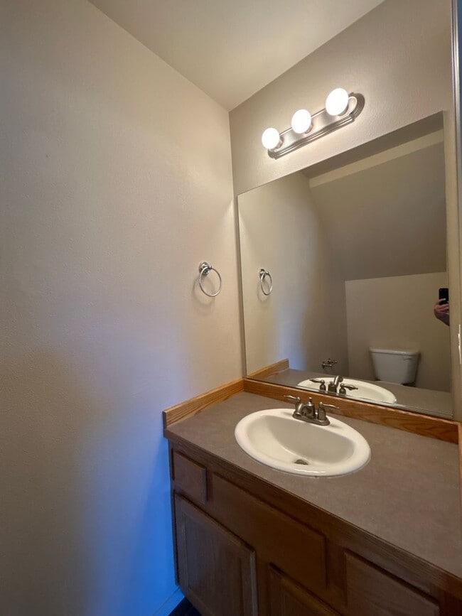 Building Photo - 3 Bedroom Townhouse in The Pines at Pilot ...